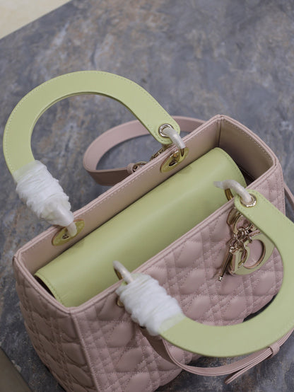 LADY BAG 24 IN BABY PINK QUILTED MACROCANNAGE CALFSKIN SWAMP YELLOW STRAP