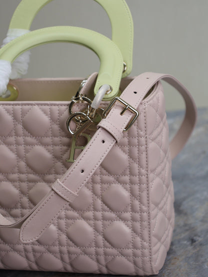 LADY BAG 24 IN BABY PINK QUILTED MACROCANNAGE CALFSKIN SWAMP YELLOW STRAP