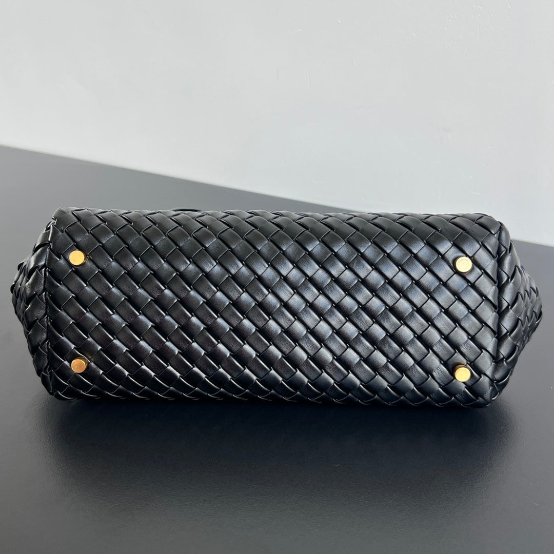SHOULDER BAG 37 IN BLACK LAMBSKIN