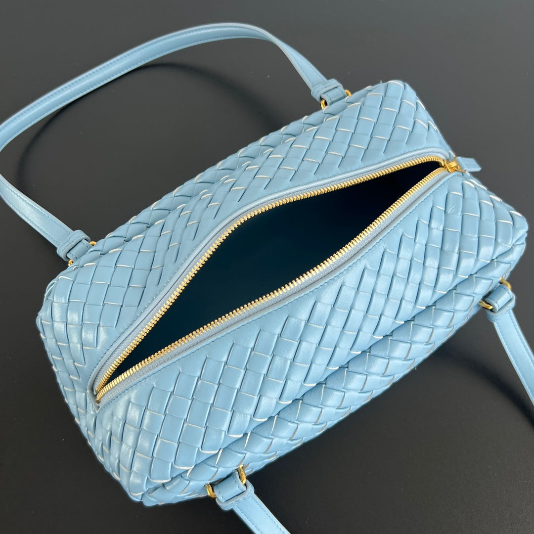 SHOULDER BAG 37 IN SKY BLUE LAMBSKIN