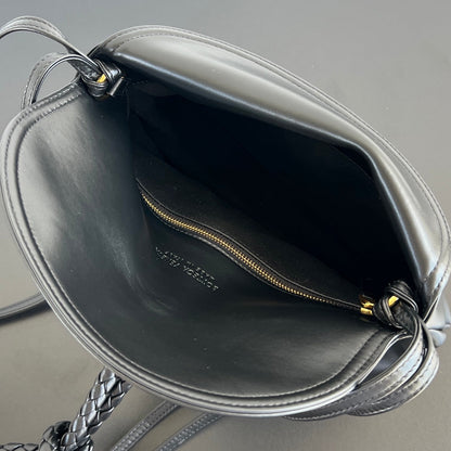 SMALL LIBERTA 27 IN BLACK SMOOTH CALFSKIN GOLD HARDWARE