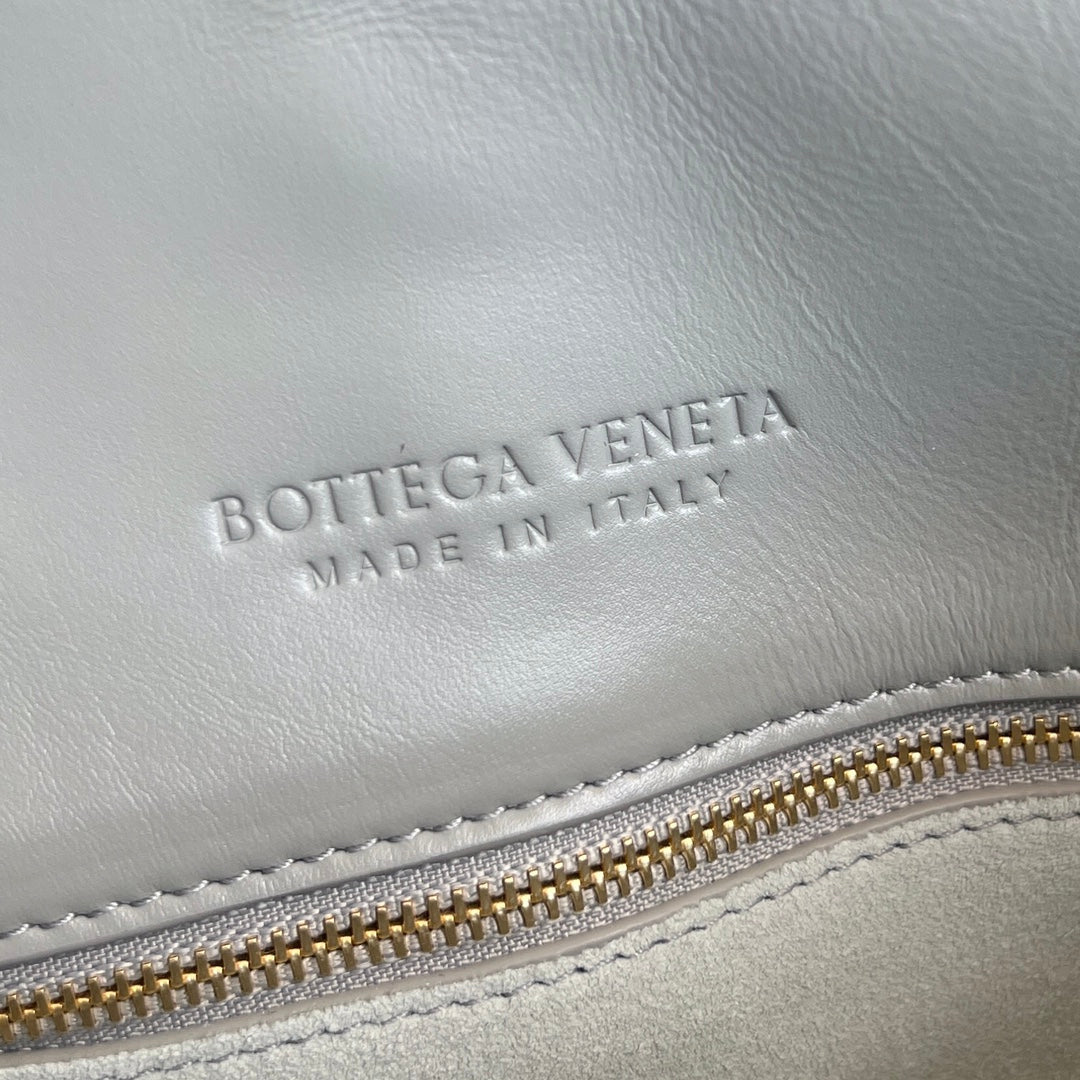 SMALL LIBERTA 27 IN SUBMARINE SMOOTH CALFSKIN GOLD HARDWARE
