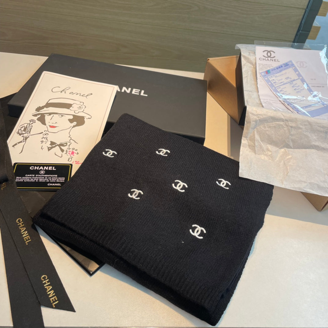 SCARF 190 CM IN BLACK CASHMERE WITH EMBROIDERED LOGO 402002