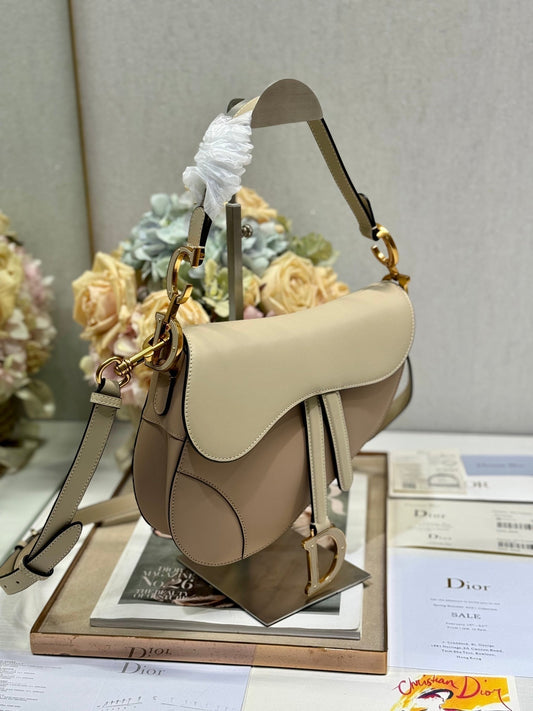 SADDLE BAG 25 WITH STRAP LATTE MEDIUM BROWN GRAINED CALFSKIN