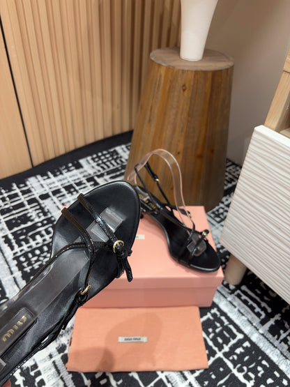 STRAP HIGH HEEL SANDALS IN BLACK SHINY LAMBSKIN