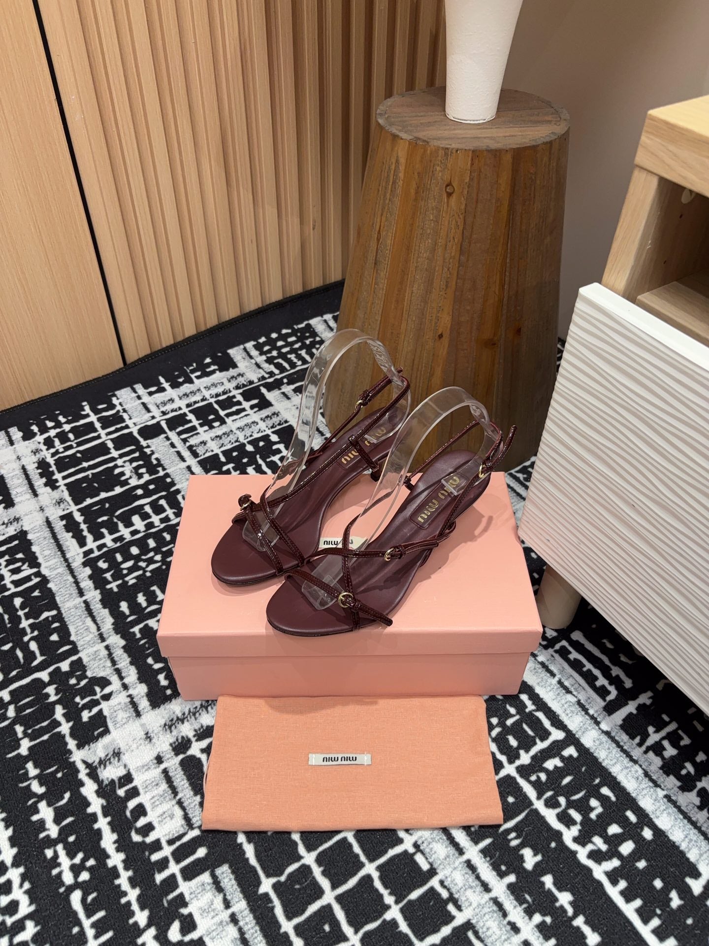 STRAP HIGH HEEL SANDALS IN WINE RED SHINY LAMBSKIN