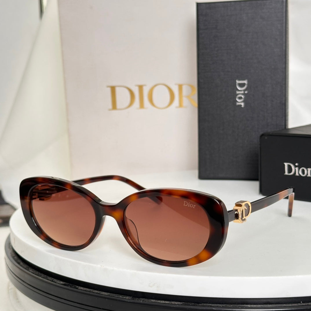 MONTAIGNE SUNGLASS CD8977 IN ACETATE