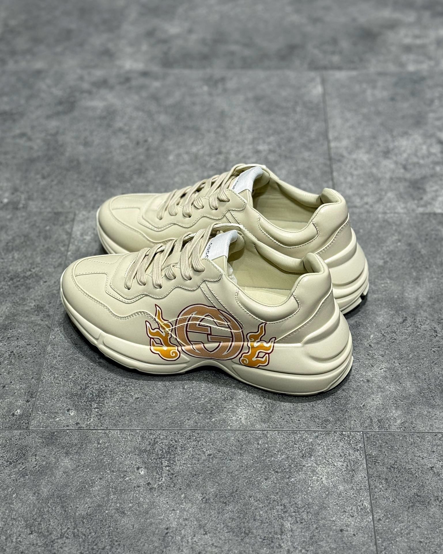 GUC Sneakers