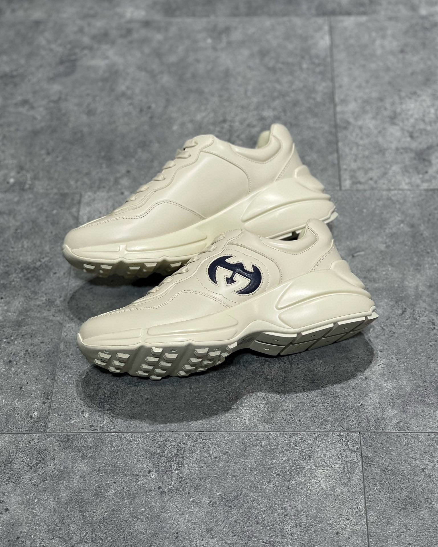 GUC Sneakers