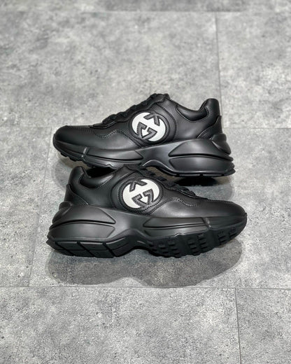 GUC Sneakers