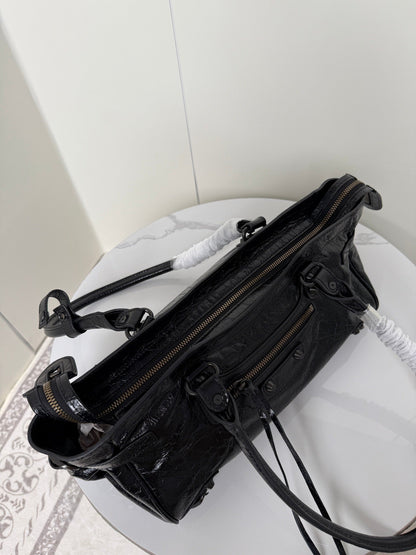 BLCG WOMEN'S LE CITY BAG EAST-WEST IN BLACK 40