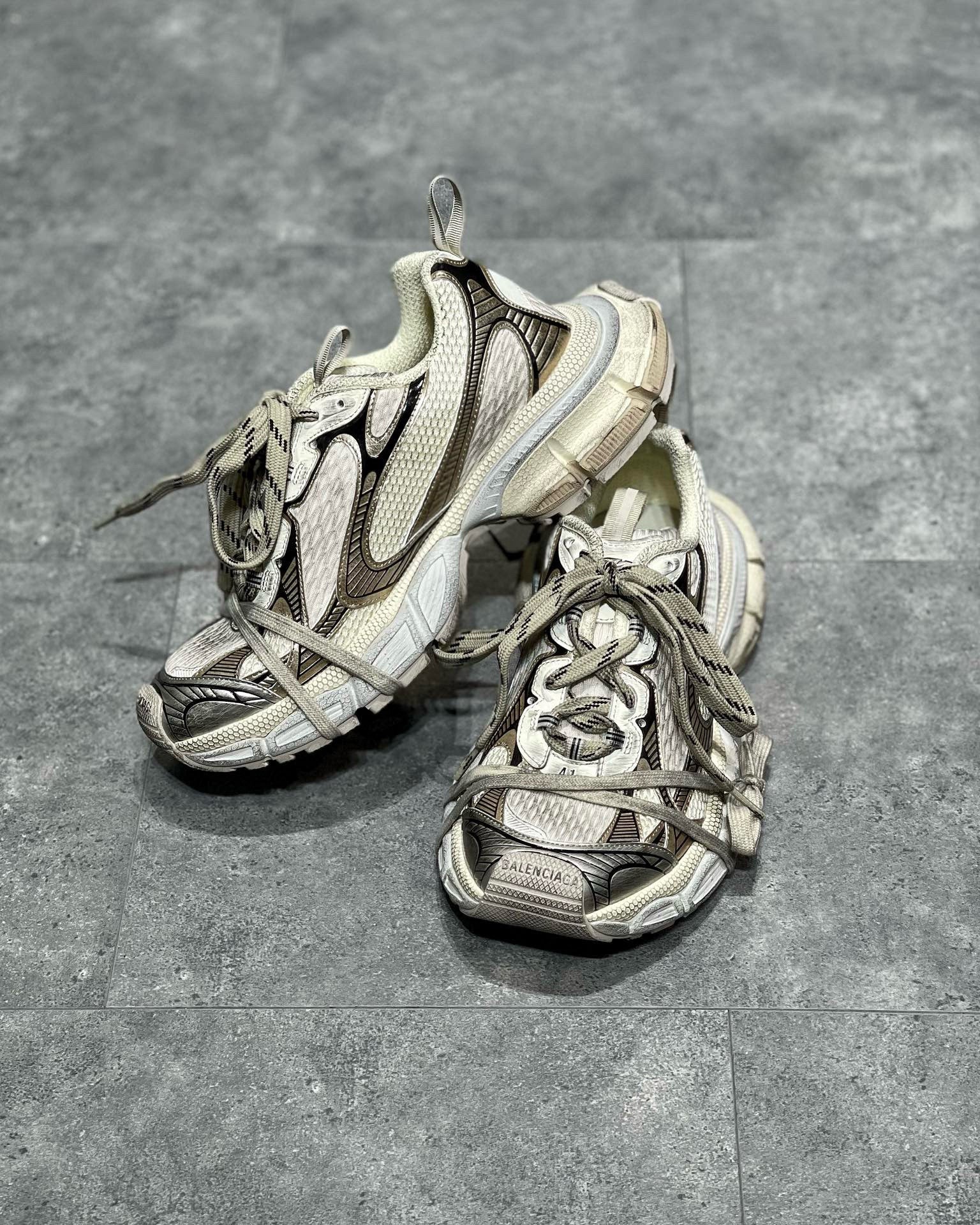 Sneakers & Shoes