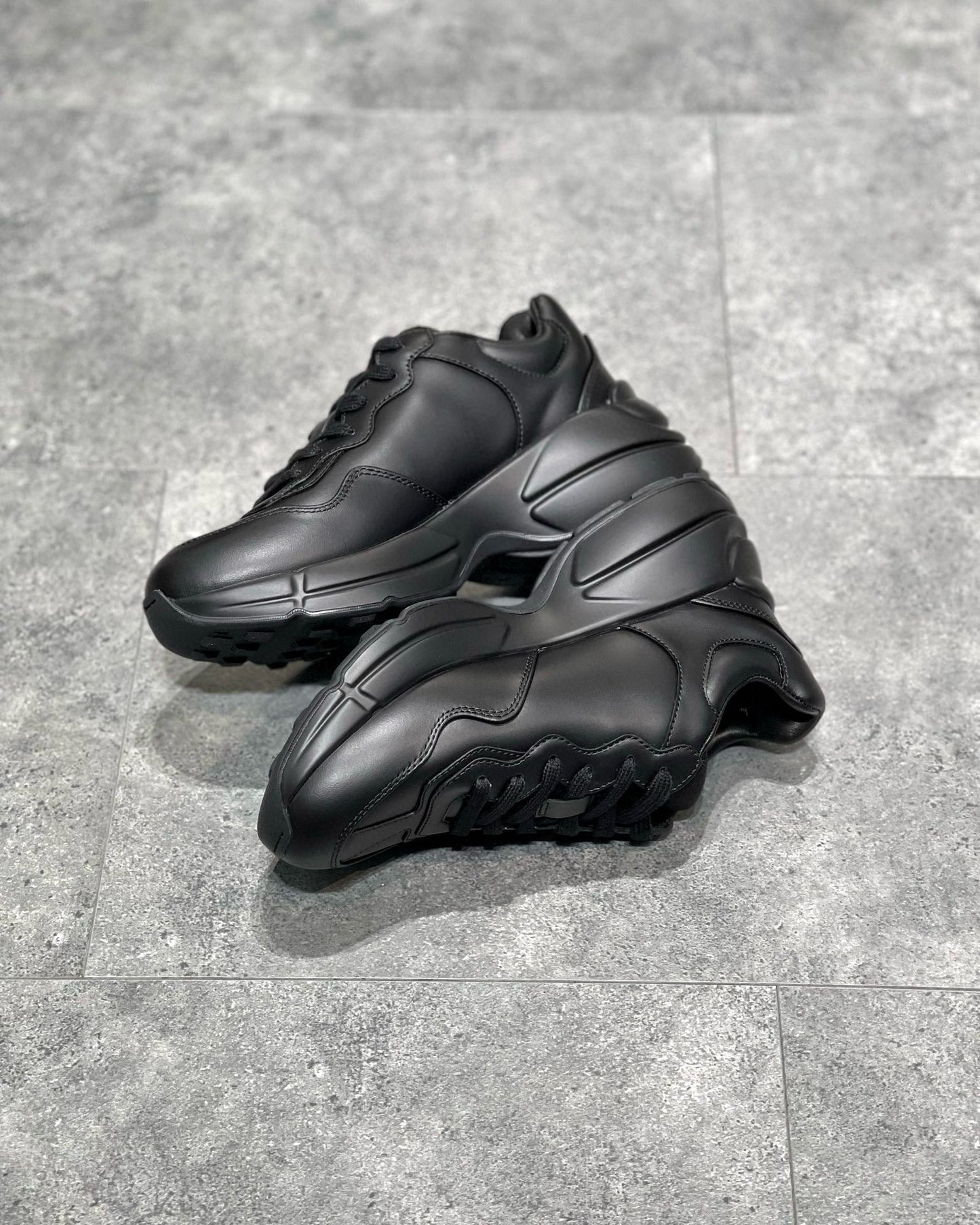 GUC Sneakers