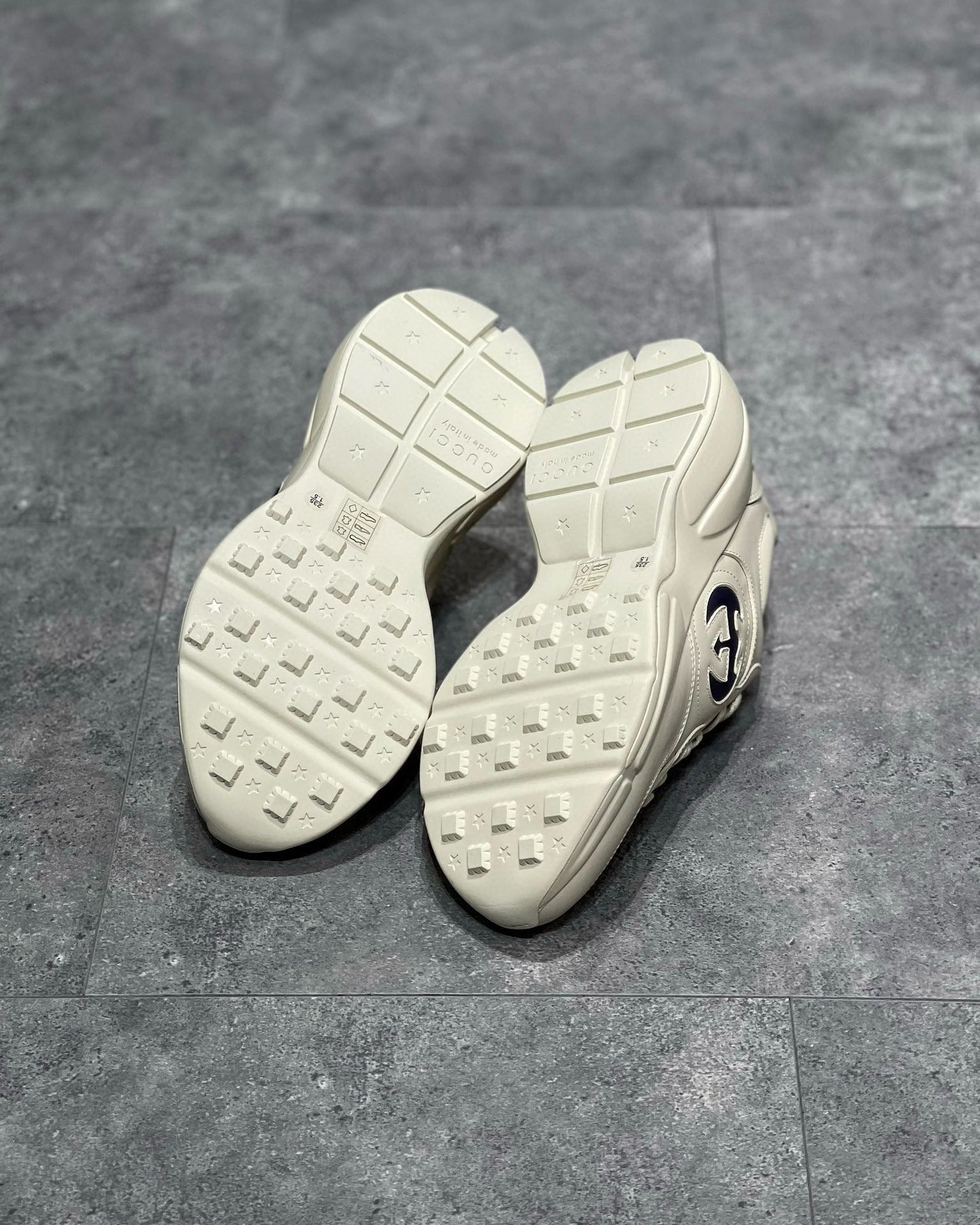 GUC Sneakers