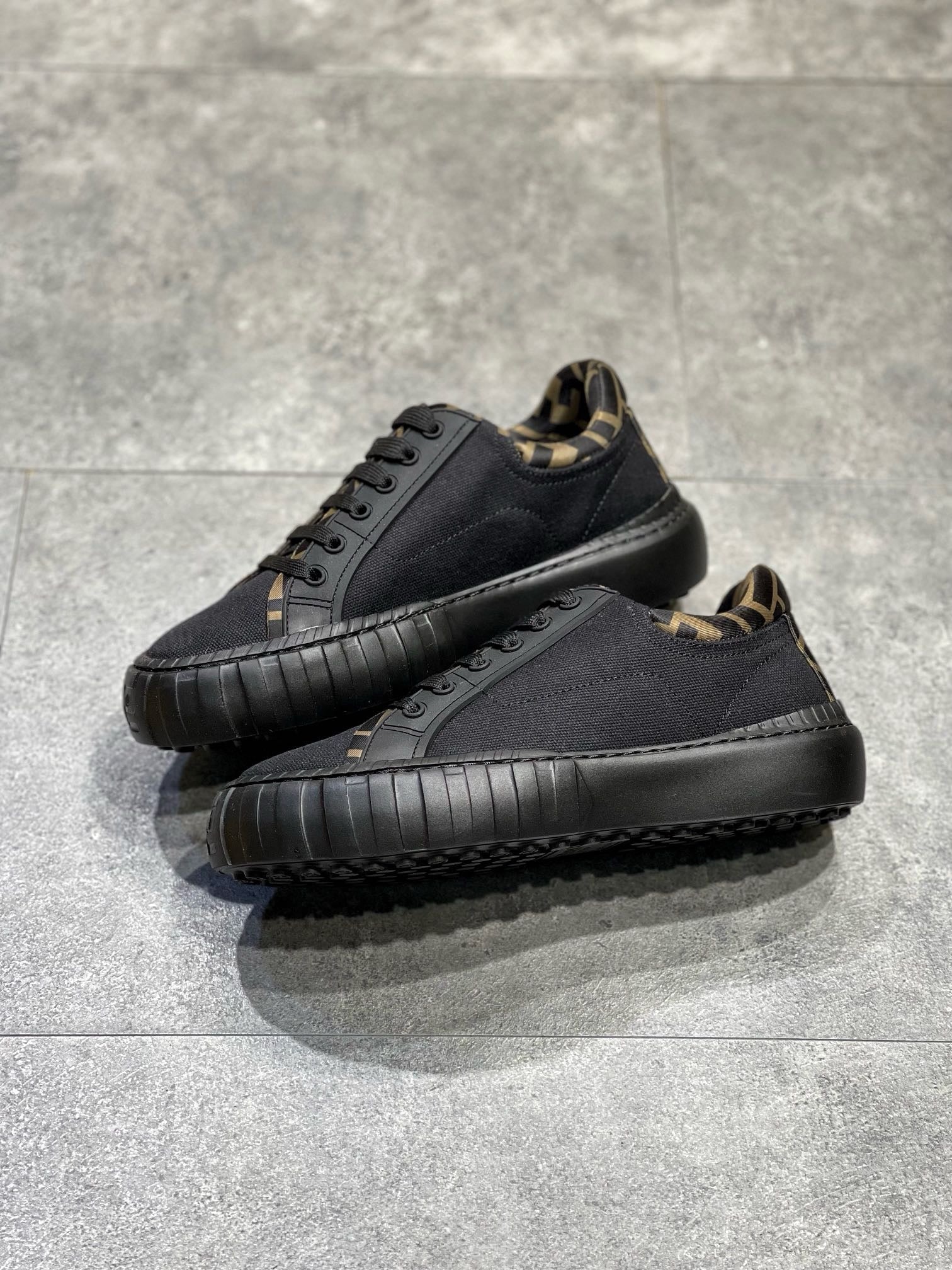 FEN Sneakers