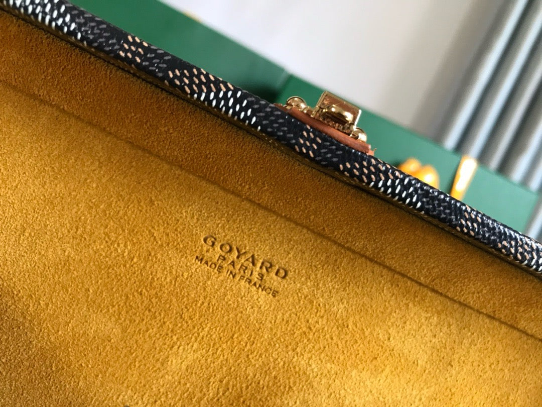 GOY Grand H√¥tel 24.5x7.5x17cm