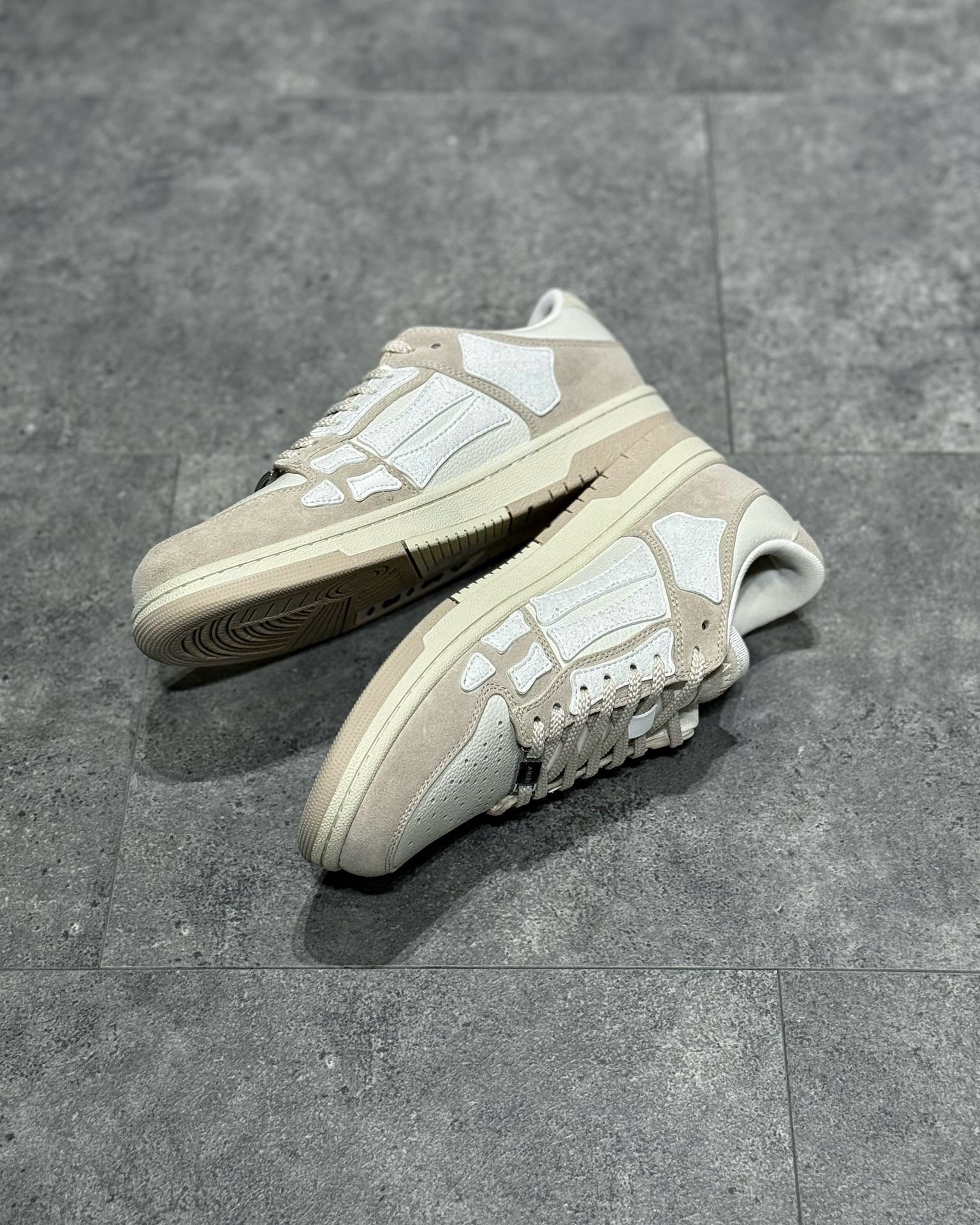 AMR Sneakers