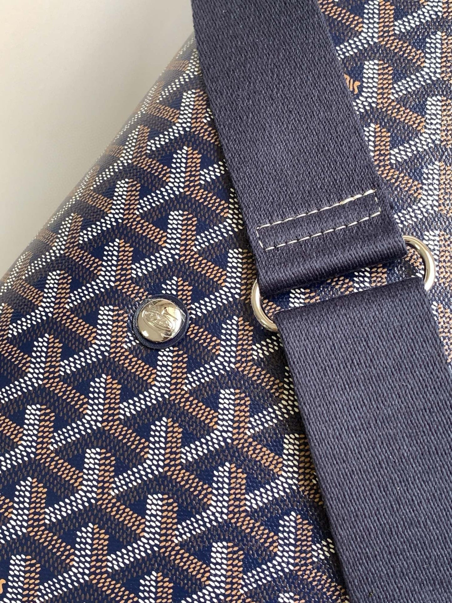 CAPETIEN MESSENGER BAG 39 IN NAVY BLUE GOYARDINE CANVAS AND CALFSKIN