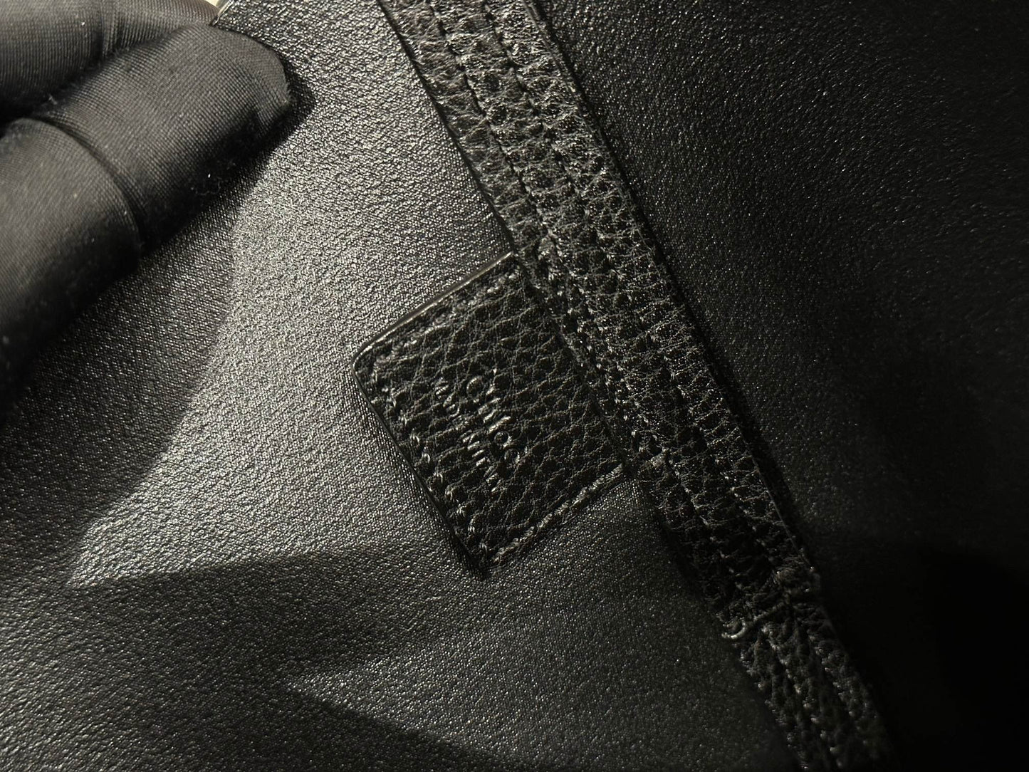 Chlo Spin tote bag in black grained leather