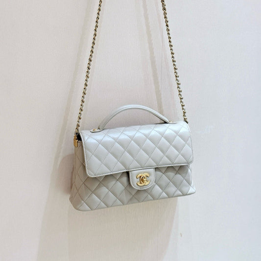 25P KELLY HANDLE BAG 26 IN MILKY WHITE LAMBSKIN GOLD HARDWARE