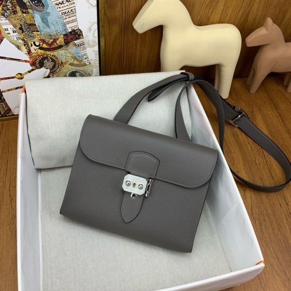 HERM Sac a Depeches 21 Bag in Etain Clemence Leather