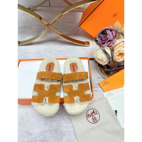 HERM Women's Chypre Sandals in Tan Suede with Shearling