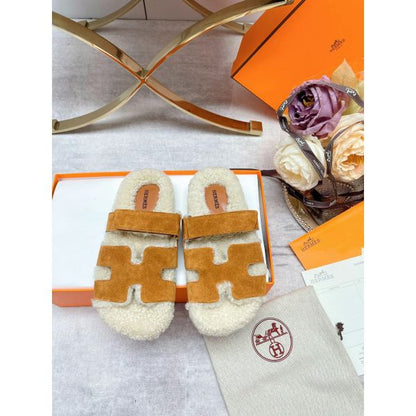 HERM Women's Chypre Sandals in Tan Suede with Shearling