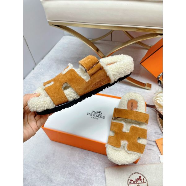 HERM Women's Chypre Sandals in Tan Suede with Shearling