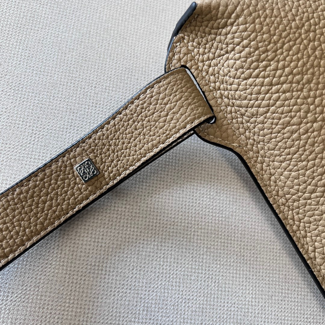 LO Sling Bag