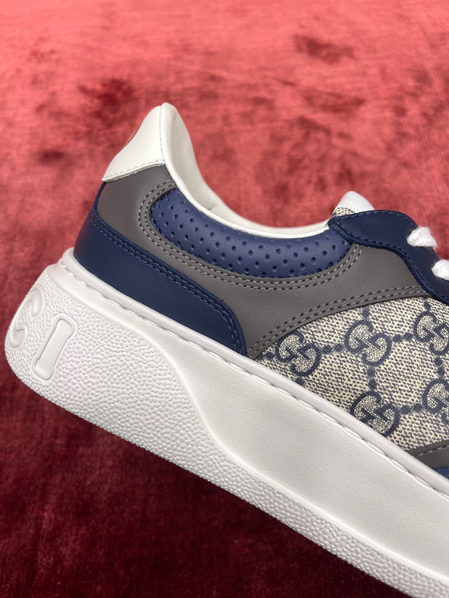 Sneakers & Shoes