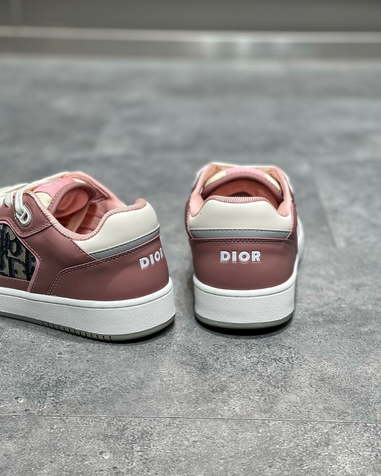 DIO Sneakers