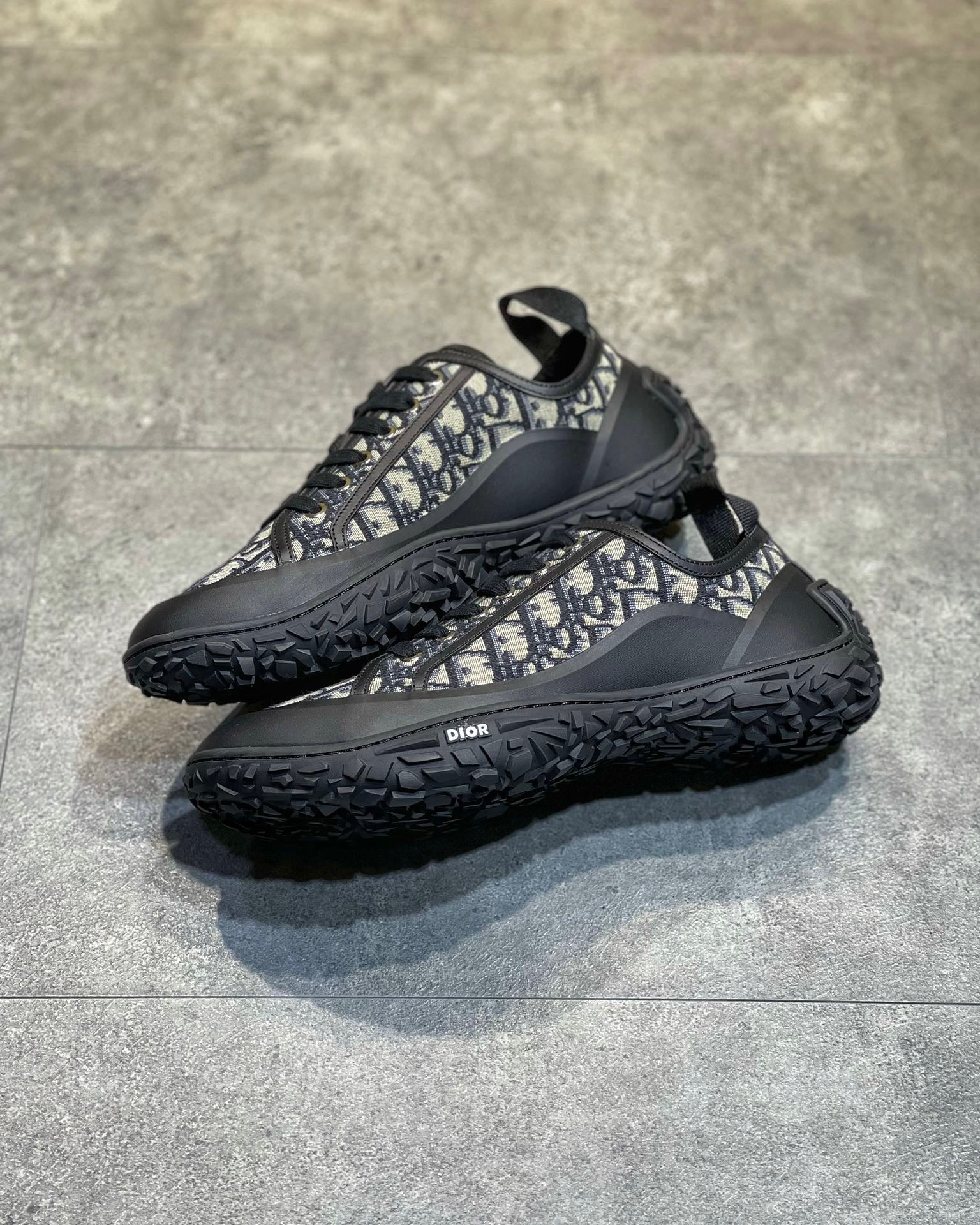 DIO Sneakers