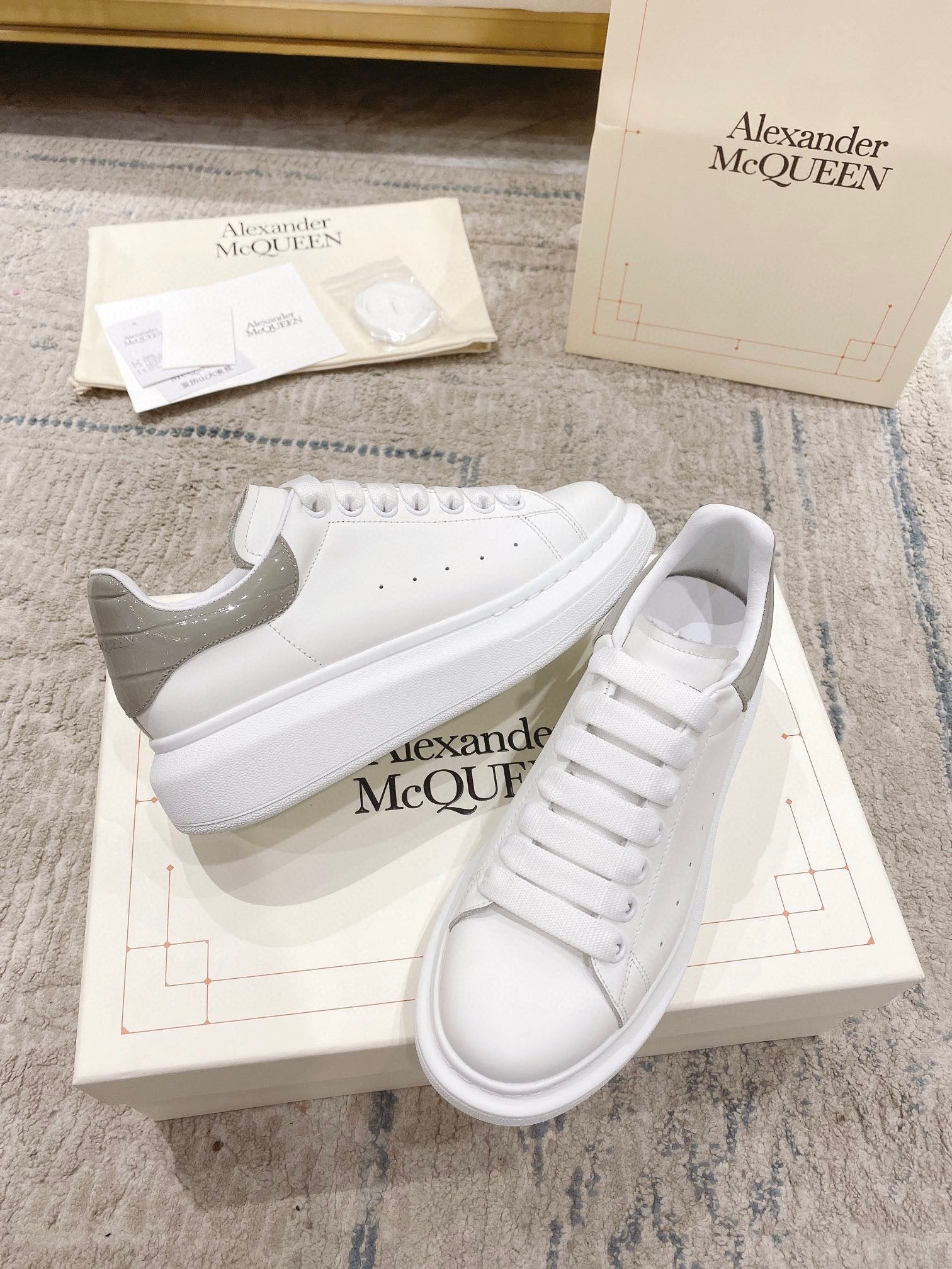 Sneakers & Shoes