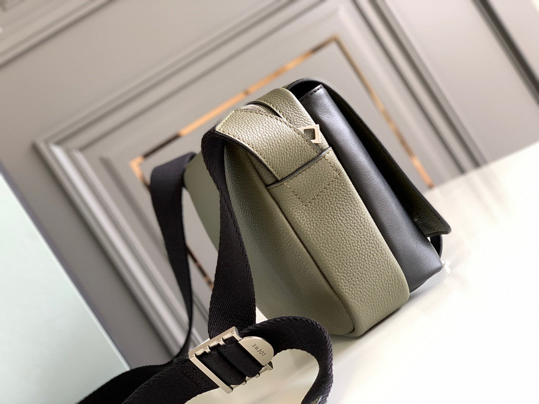 LO Messenger Bag