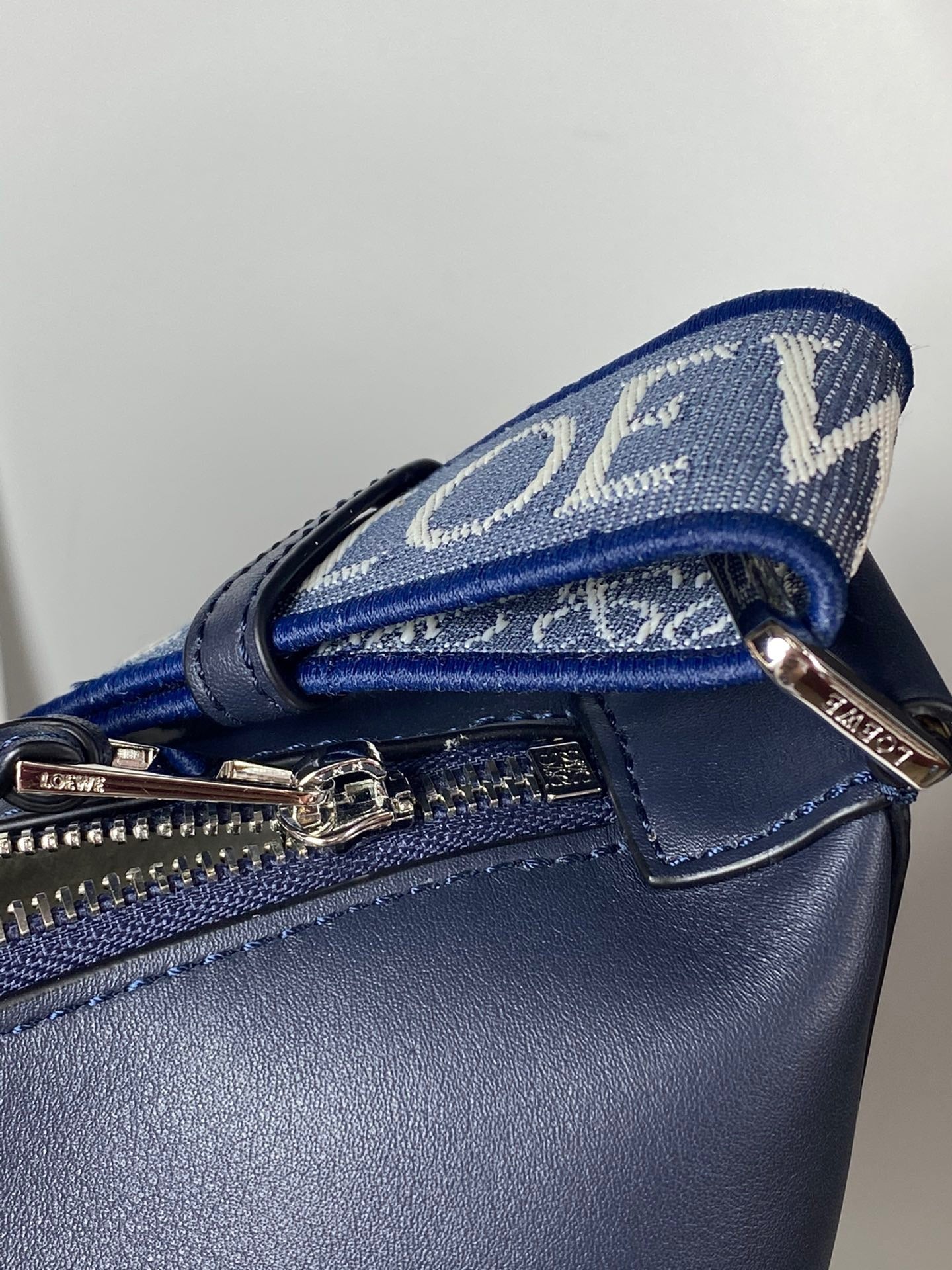 LO Messenger Bag