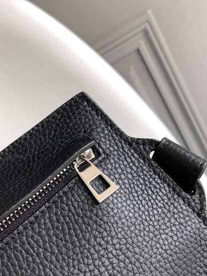 LO Sling Bag