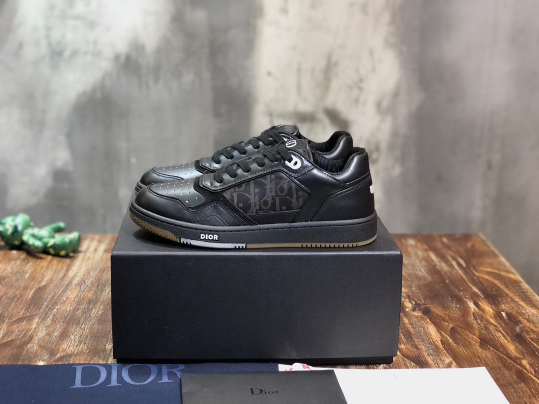 DIO Sneakers