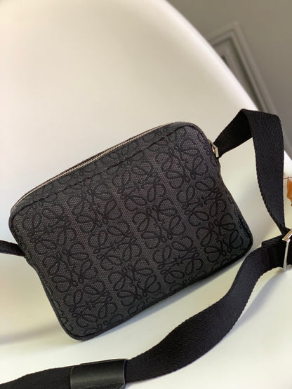 LO Messenger Bag