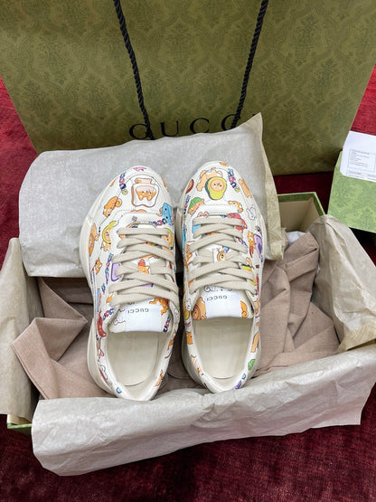 Sneakers & Shoes