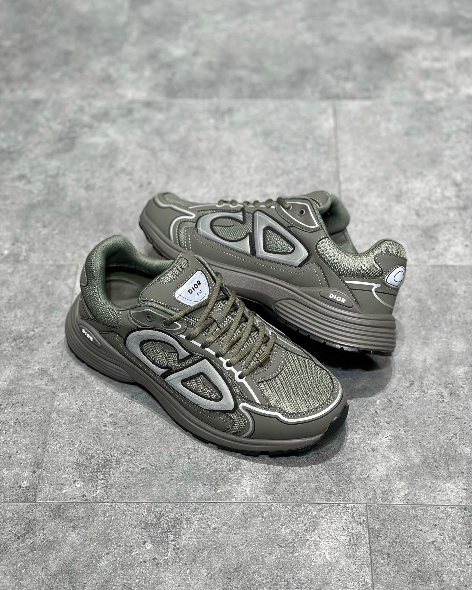 DIO Sneakers