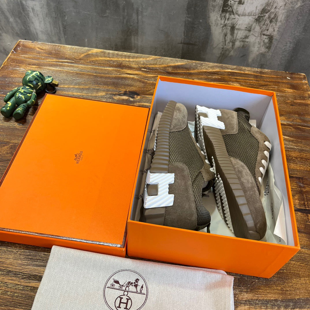 HERM Sneakers