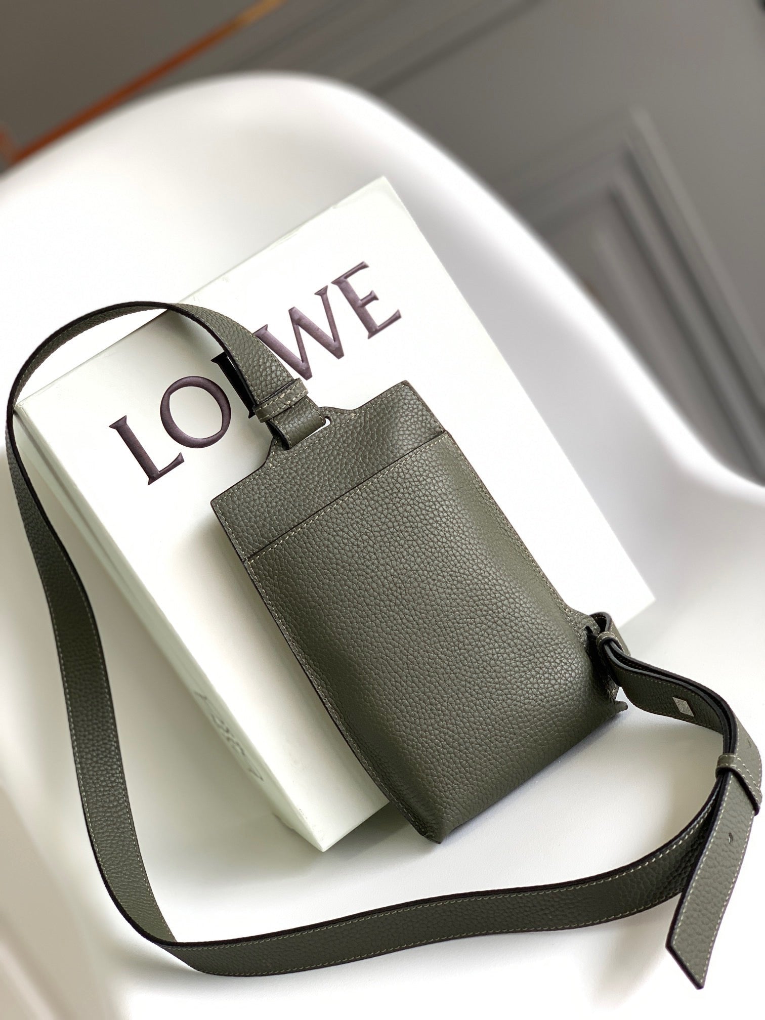 LO Sling Bag