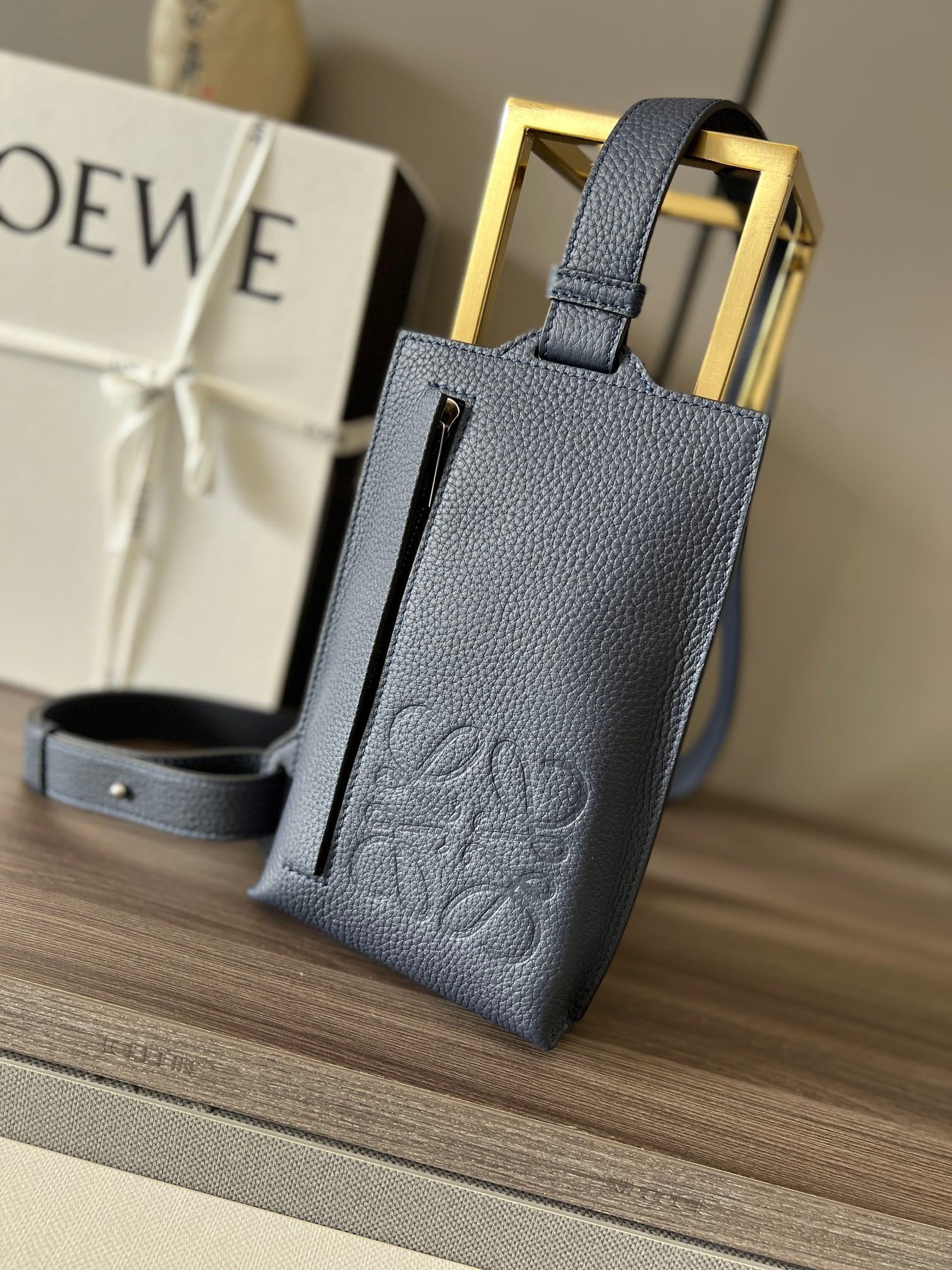 LO Sling Bag