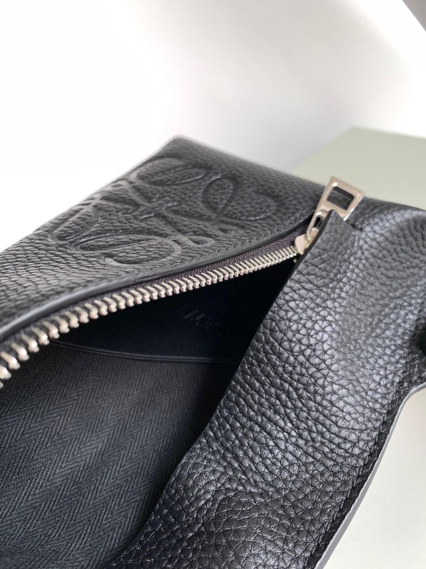 LO Sling Bag