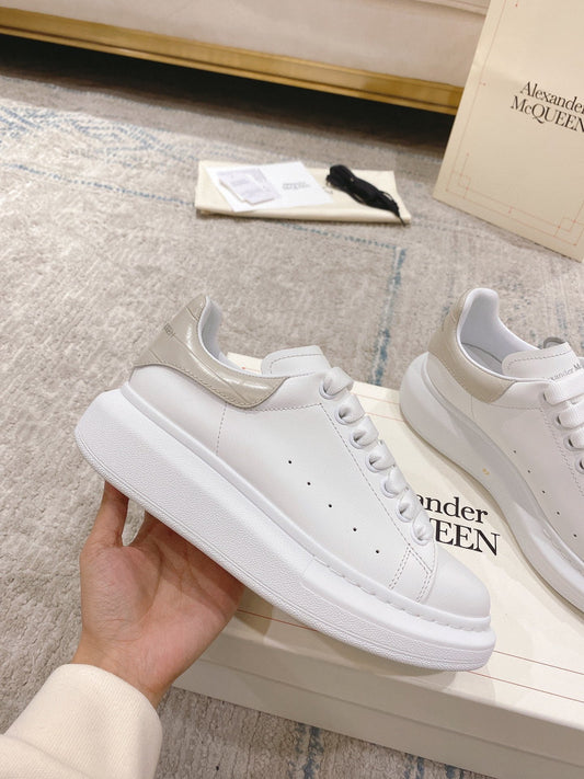Sneakers & Shoes