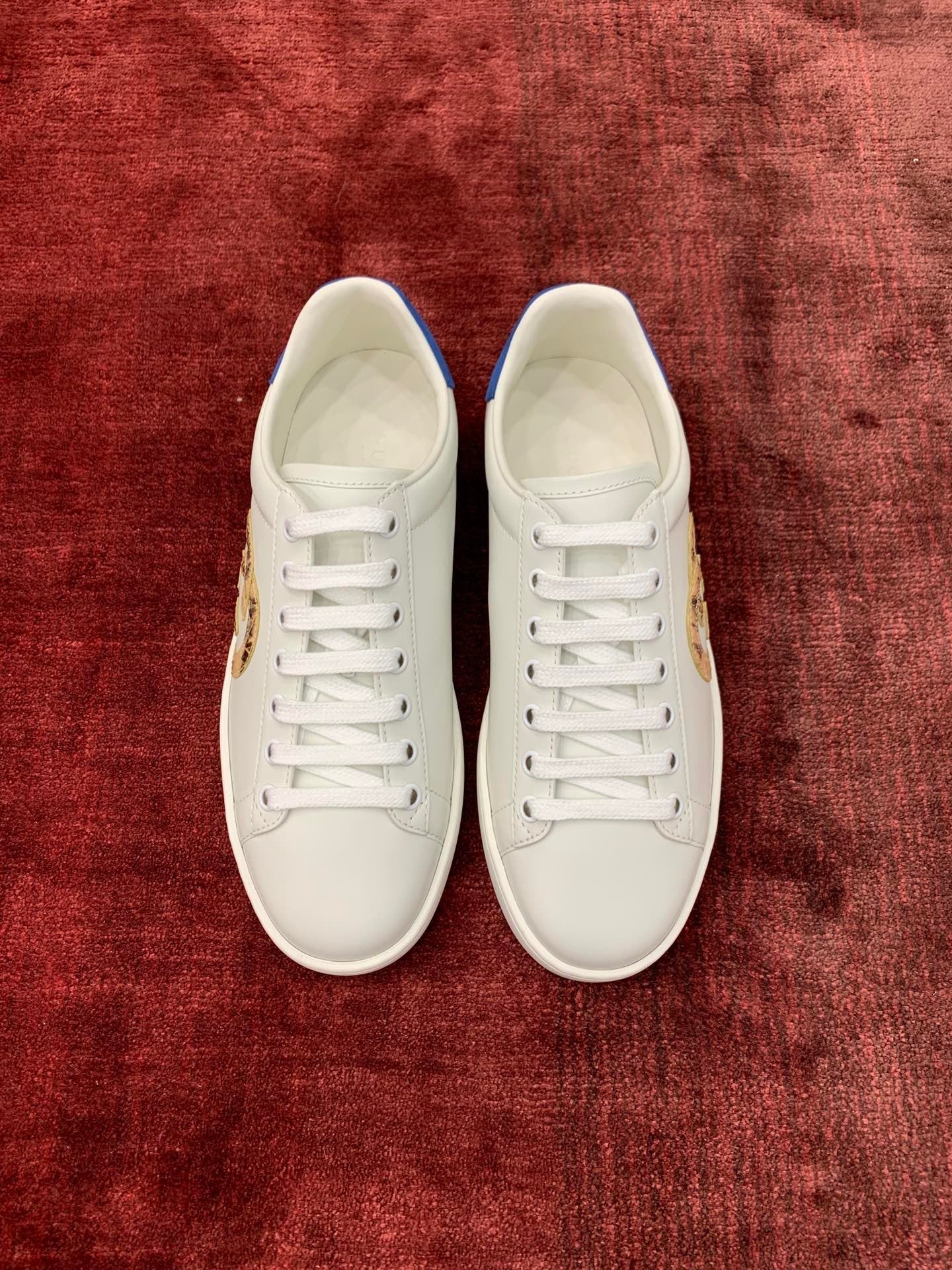 Sneakers & Shoes