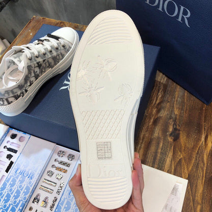 DIO Sneakers