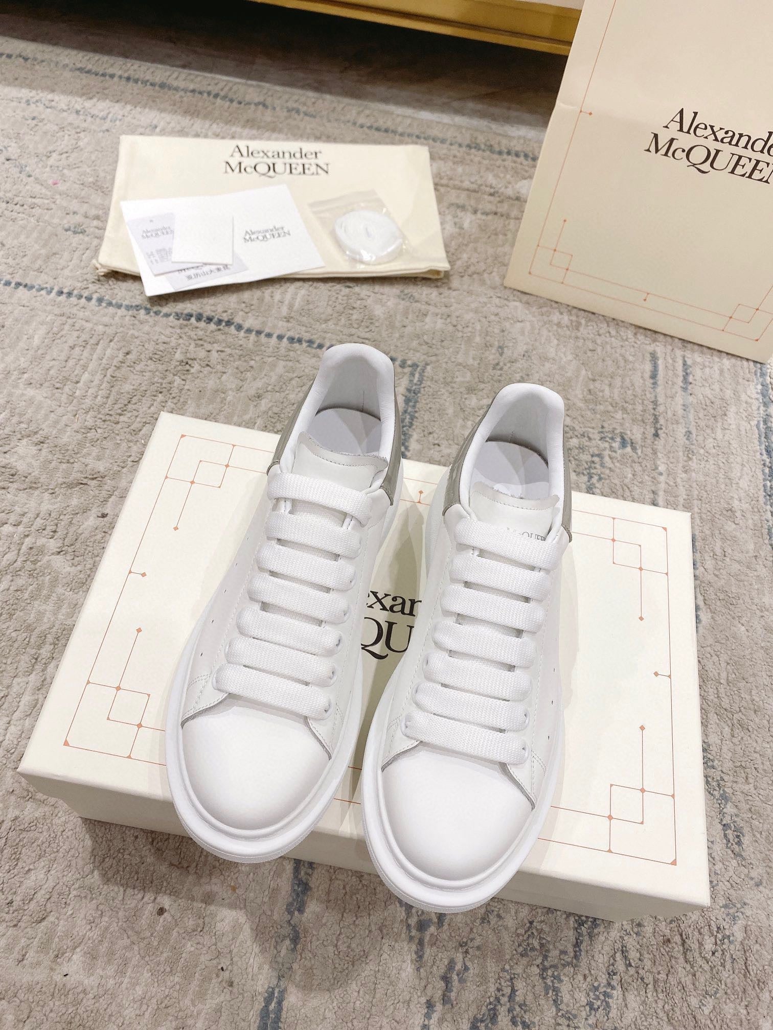 Sneakers & Shoes