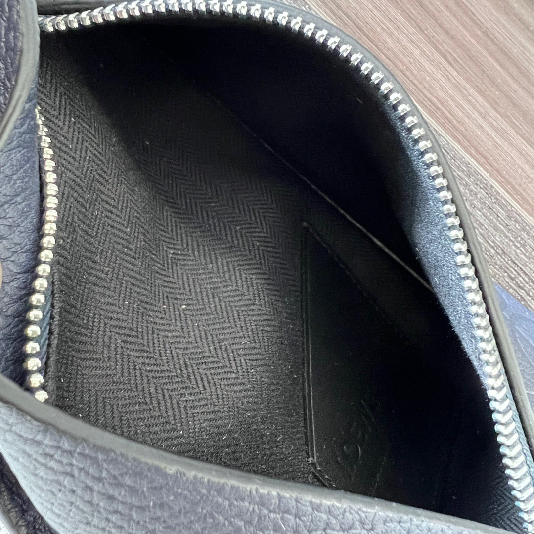 LO Sling Bag