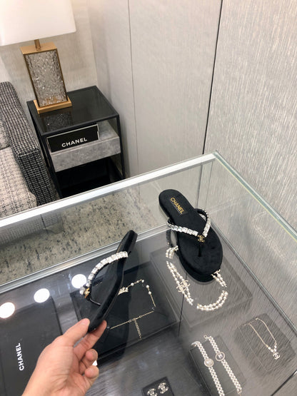 THONG SLIDE IN BLACK SUEDE WITH WHITE CRYSTALS